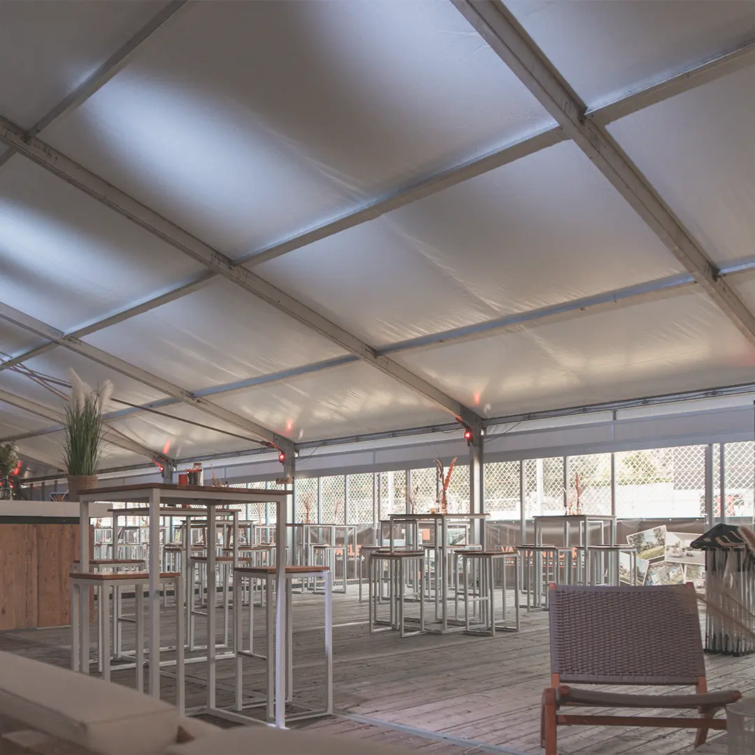 50 mètres de vitrage par GBS Tenten