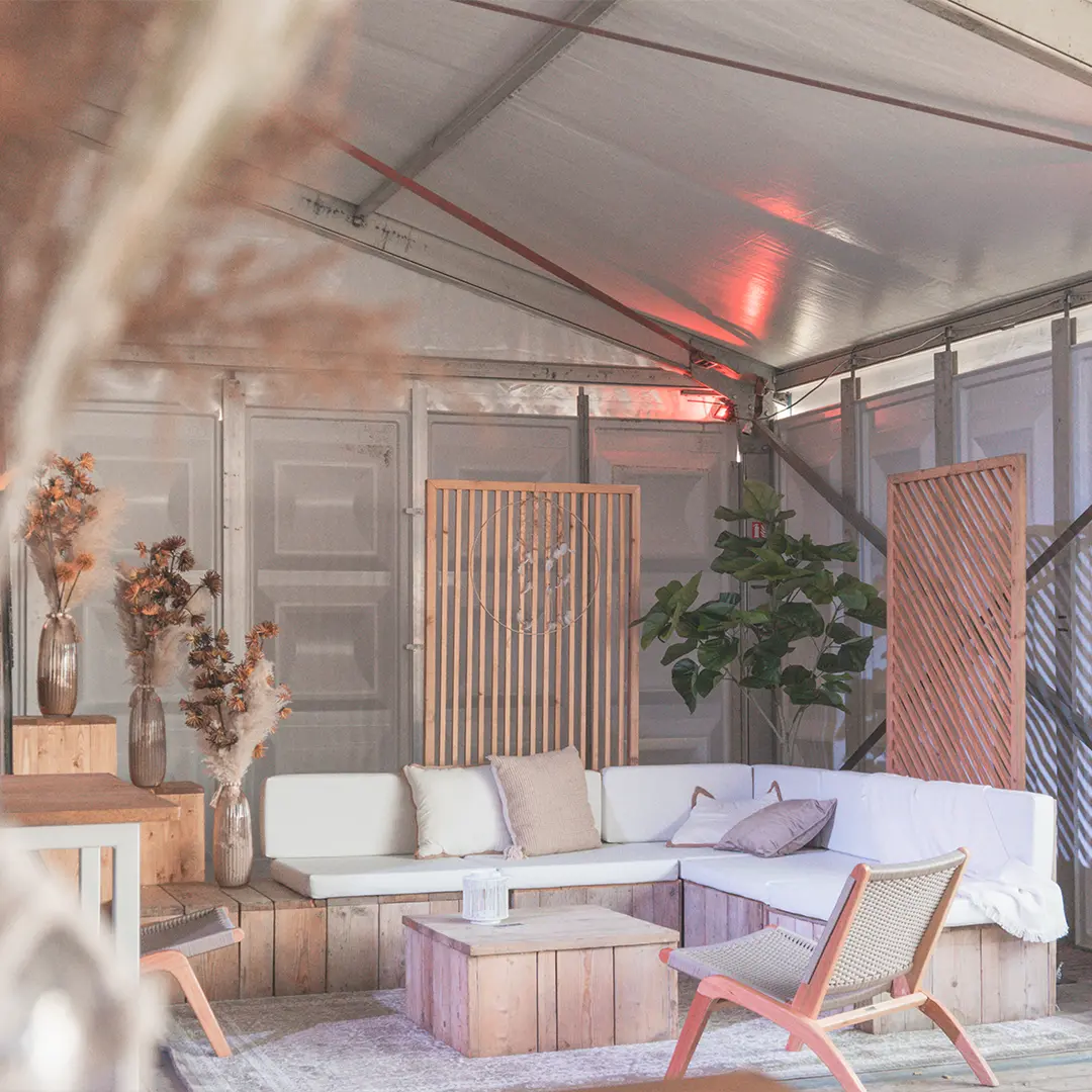 30 mètres de cloisons coulissantes par GBS Tenten