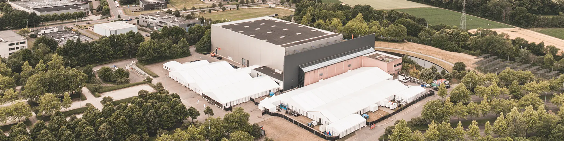 Espace événementiel temporaire par GBS Tenten au Brabanthallen de Louvain