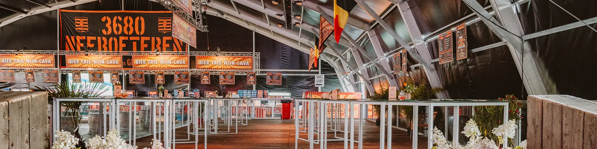 GBS Tenten plaatst stevige constructie voor Kermis Neeroeteren